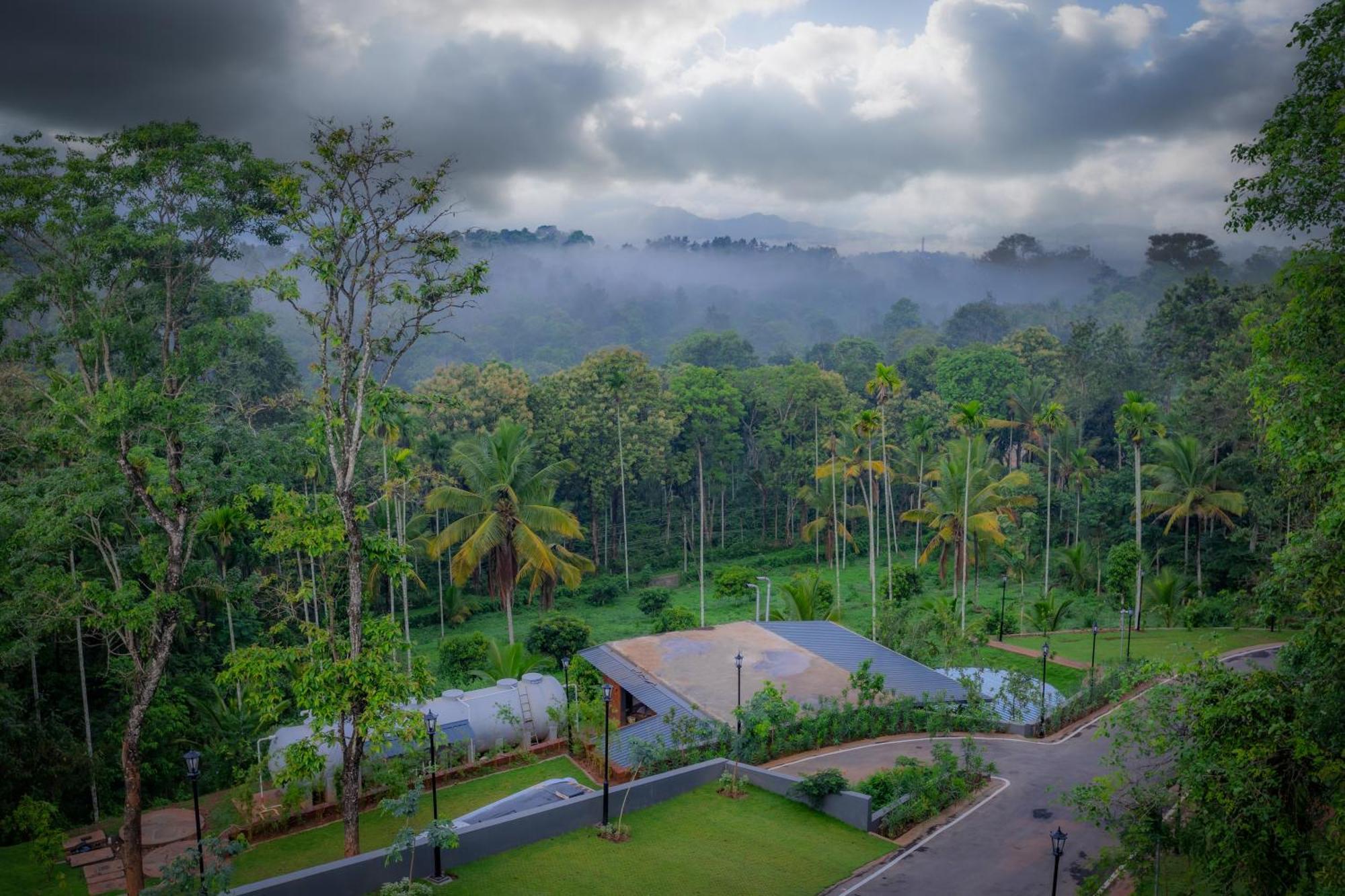 Lord'S 83 Resort Meenangadi Exterior photo